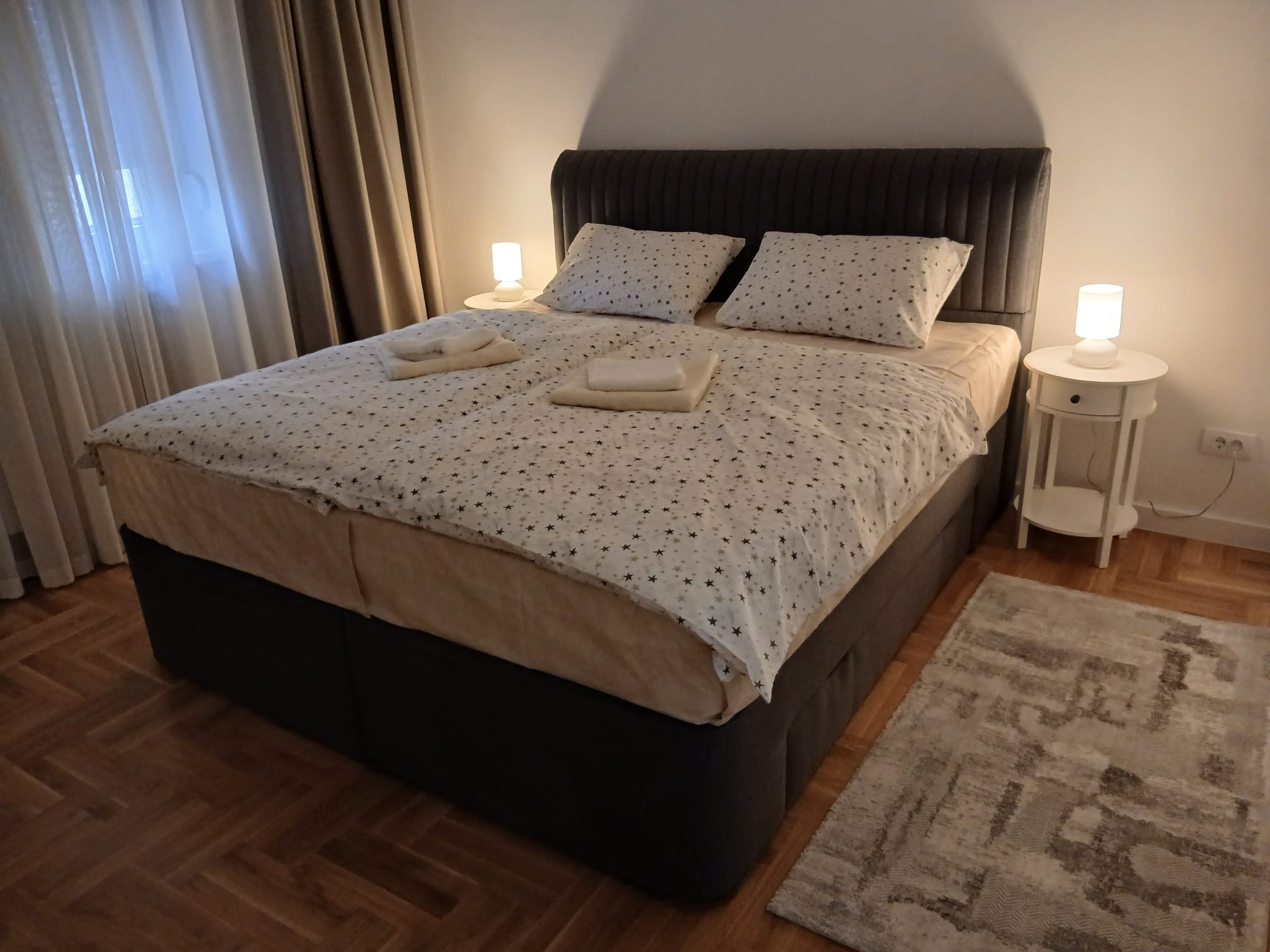 Sunny Oasis Apartment 10 Bedroom, Belgrade