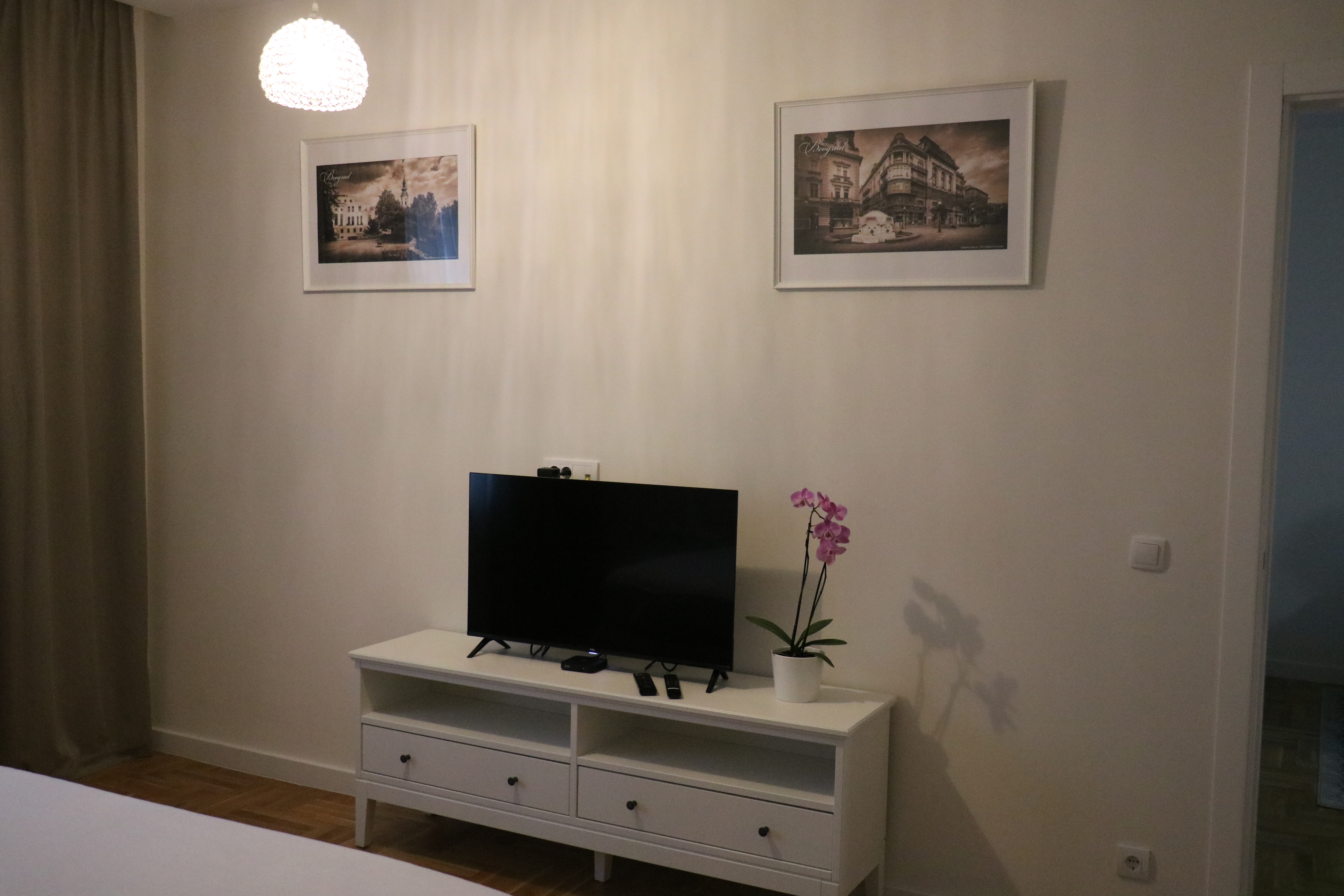Sunny Oasis Apartment 10 Bedroom, Belgrade