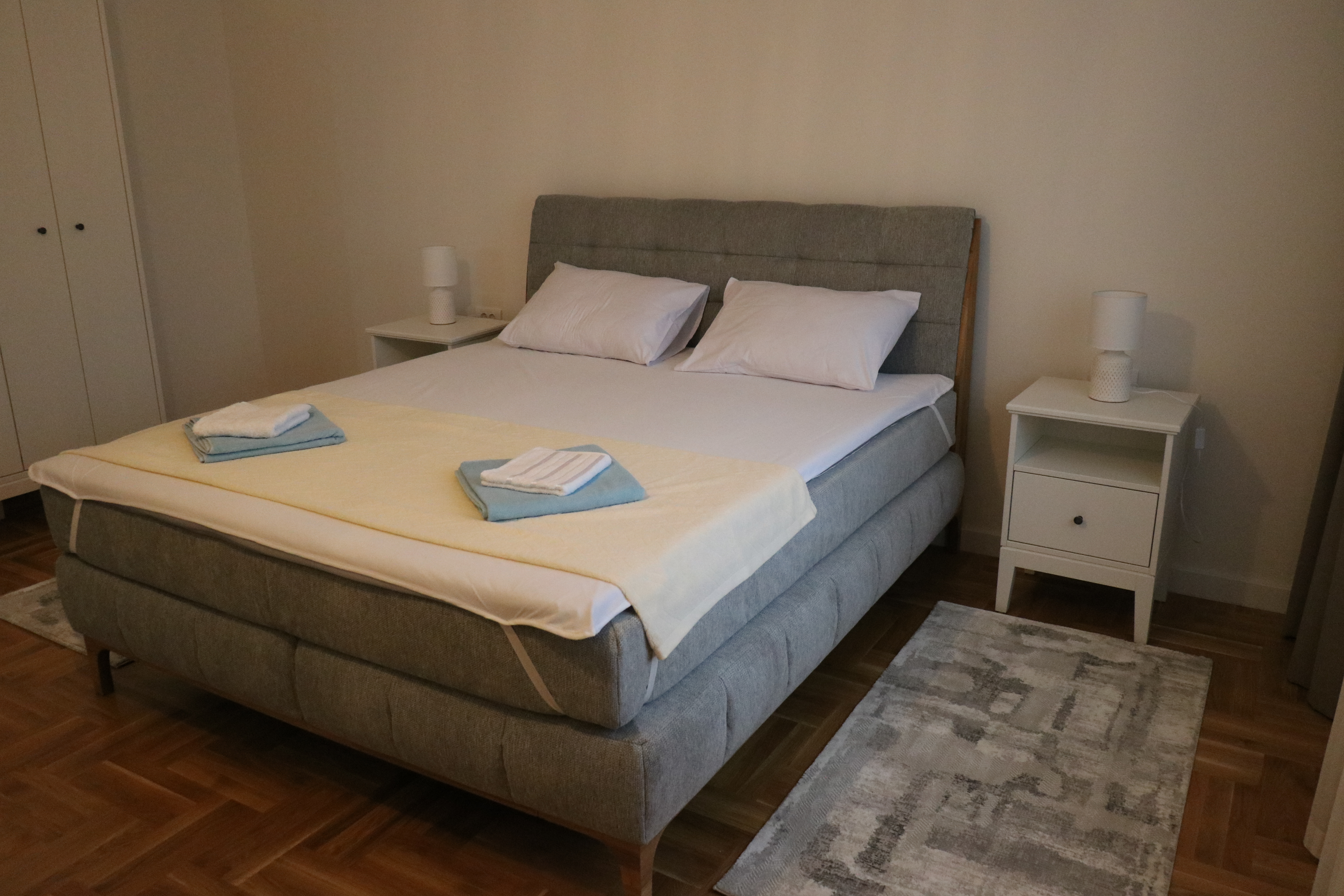 Sunny Oasis Apartment 10 Bedroom, Belgrade