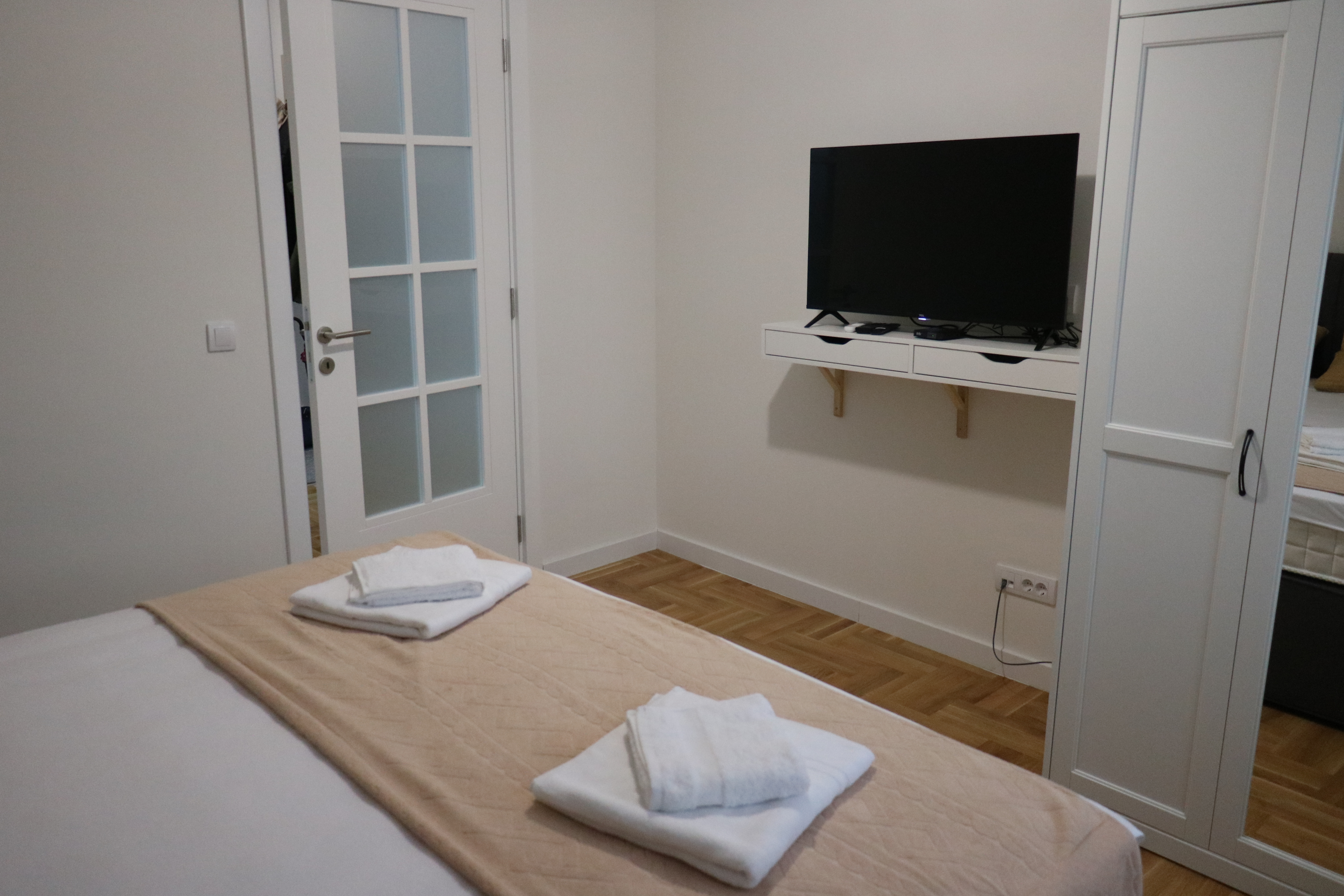 Sunny Oasis Apartment 10 Bedroom, Belgrade